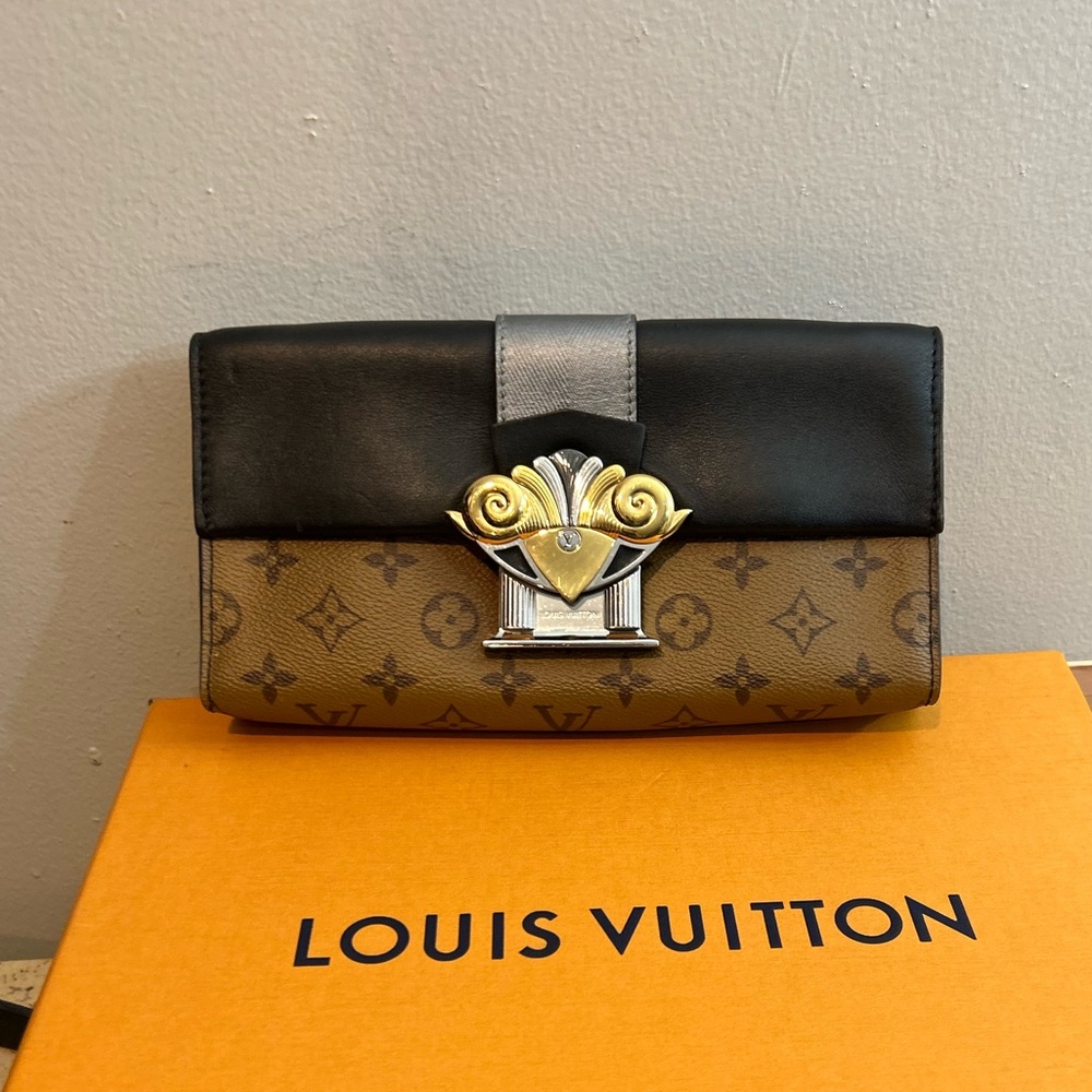 Louis Vuitton 2017 Monogram Reverse Column Clutch/Crossbody